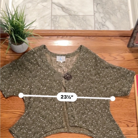 Isabel Taveres Net Pointed Hem Cárdigan Forest Green 2 Button Front Closure OS - Picture 13 of 15